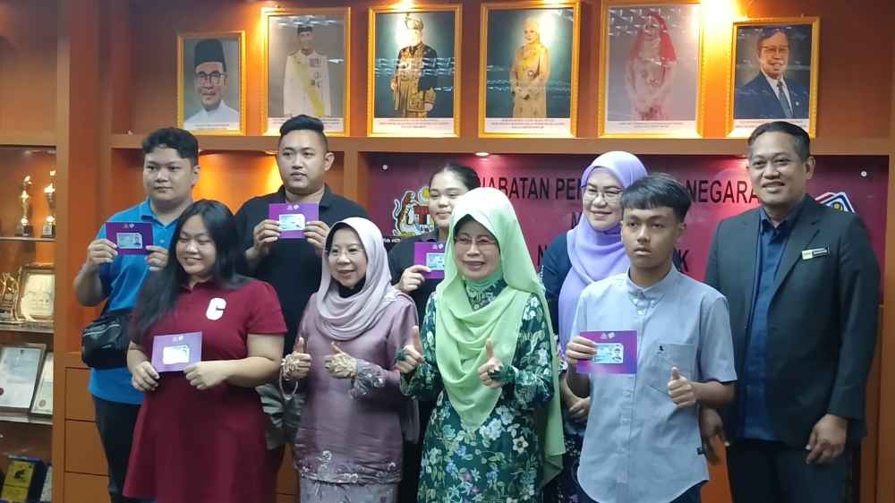 Parents reminded that Article 15A citizenship applications now restricted to under-18s