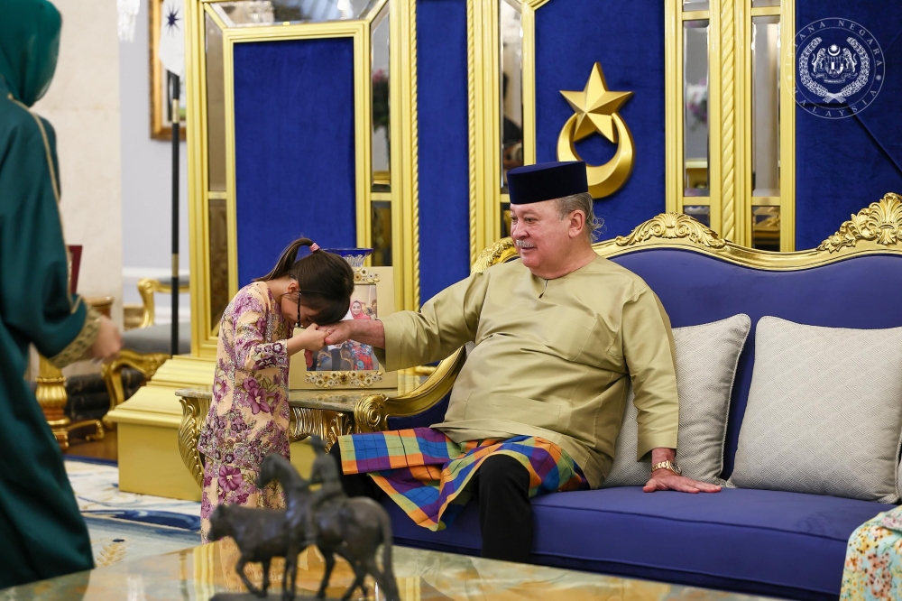 Sultan Ibrahim hosts royal family gathering for Hari Raya Aidiladha at Johor palace