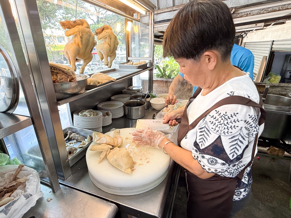 Cheng Jeh has been in the F&B business for more than 30 years. — Picture by Lee Khang Yi