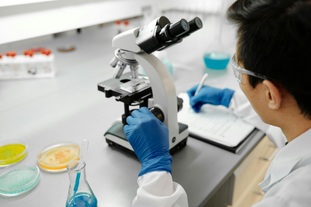 The author says Malaysia has the brains, labs but lacks the will to unlock doors to conduct R&D as the current ecosystem is run in a ‘feudal’ manner with public universities competing for limited government funds while government research centres often duplicating work and the private sector treating research as a ‘luxury’ instead of a lifeline. — Pexels pic
