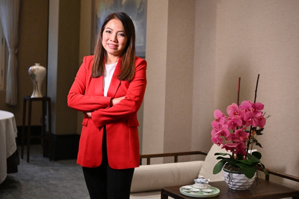 ‘On a plane but someone will respond’: DBS Bank chief’s mid-flight reply to Singapore customer complaint draws praise