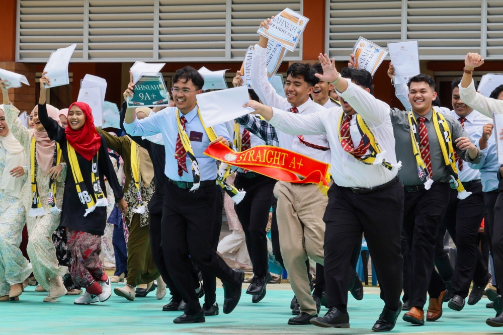 The author argues that while SPM results should not define a young person’s future, Malaysians should resist the growing trend of bypassing higher education, contending that university remains one of the most important pathways for developing critical thinking, professional skills and long-term social mobility. — Bernama pic