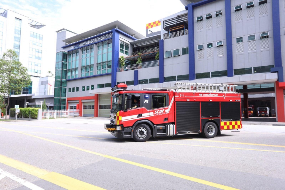 Singapore minibus driver unconscious after crash knocks down lamp post in Bukit Batok
