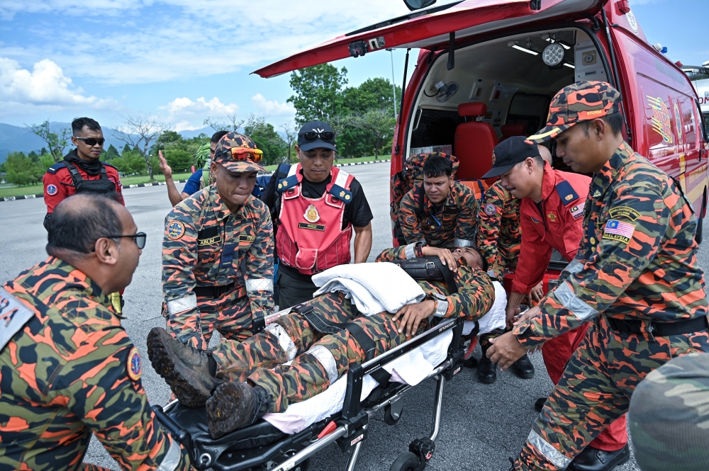 Perak Bomba Drone Unit officer Mohamad Safwan Abd Halim sustained leg and knee injuries while taking part in the search for missing hiker Jaslinda Saludin, 49, in Bidor on March 30, 2026. — Bernama pic