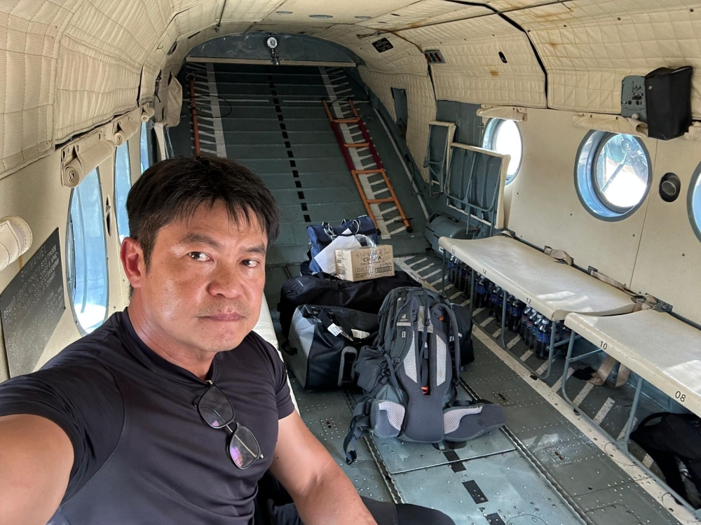 Sabah-based Lee Kian Lie, a technical cave diver who joined the international rescue team, said narrow passages and zero visibility on top of heavy rain hampered the rescue of miners trapped in central Laos. — Picture from Facebook/Por Parasu Komaradat﻿