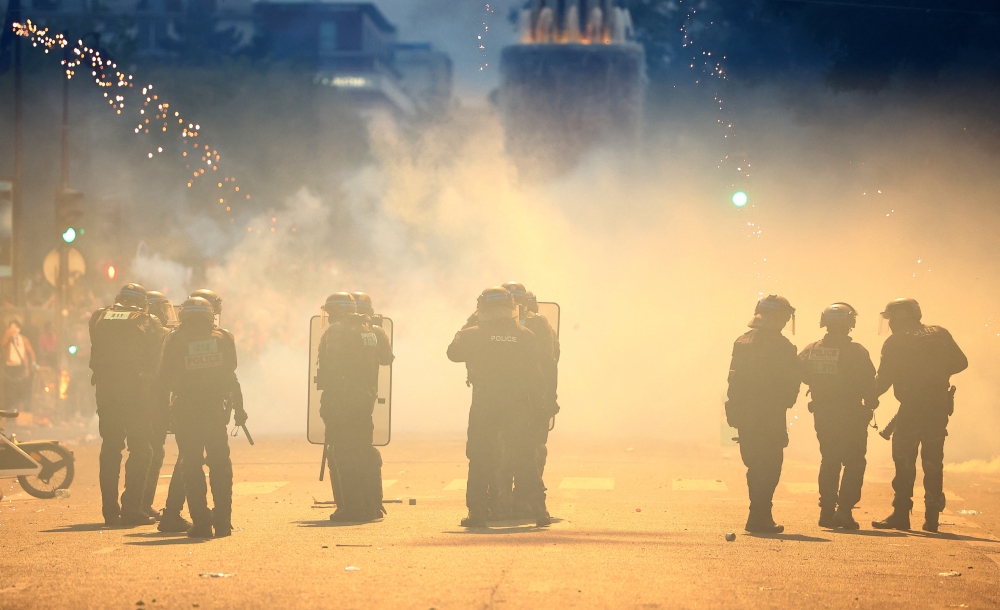 Police on Saturday detained more than 280 people in Paris after violent clashes erupted when thousands poured onto the streets during Paris Saint-Germain’s Champions League final victory. —  Reuters pic