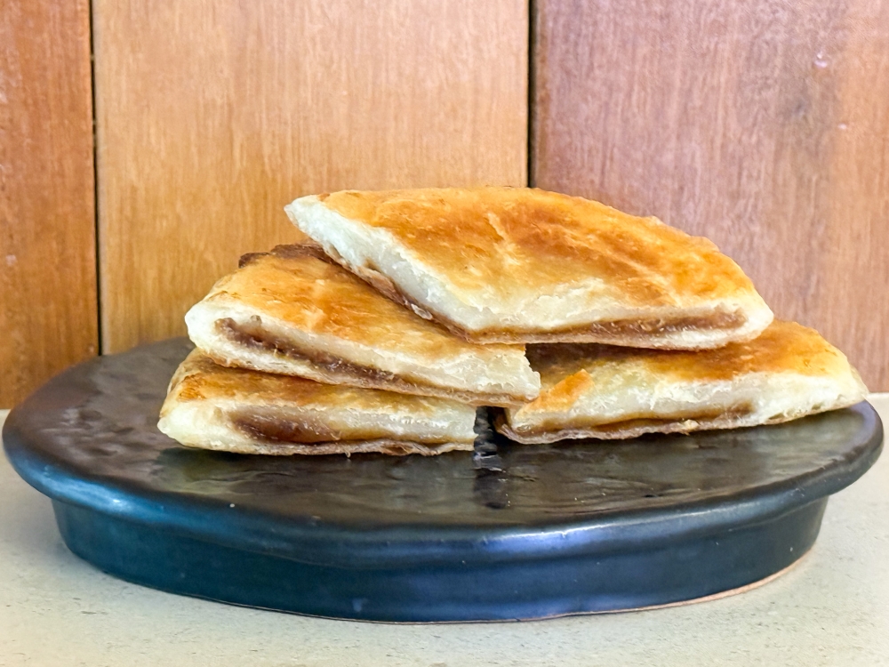 The traditional version of ‘hotteok’ has a gooey filling of brown sugar and honey. —Picture by Lee Khang Yi