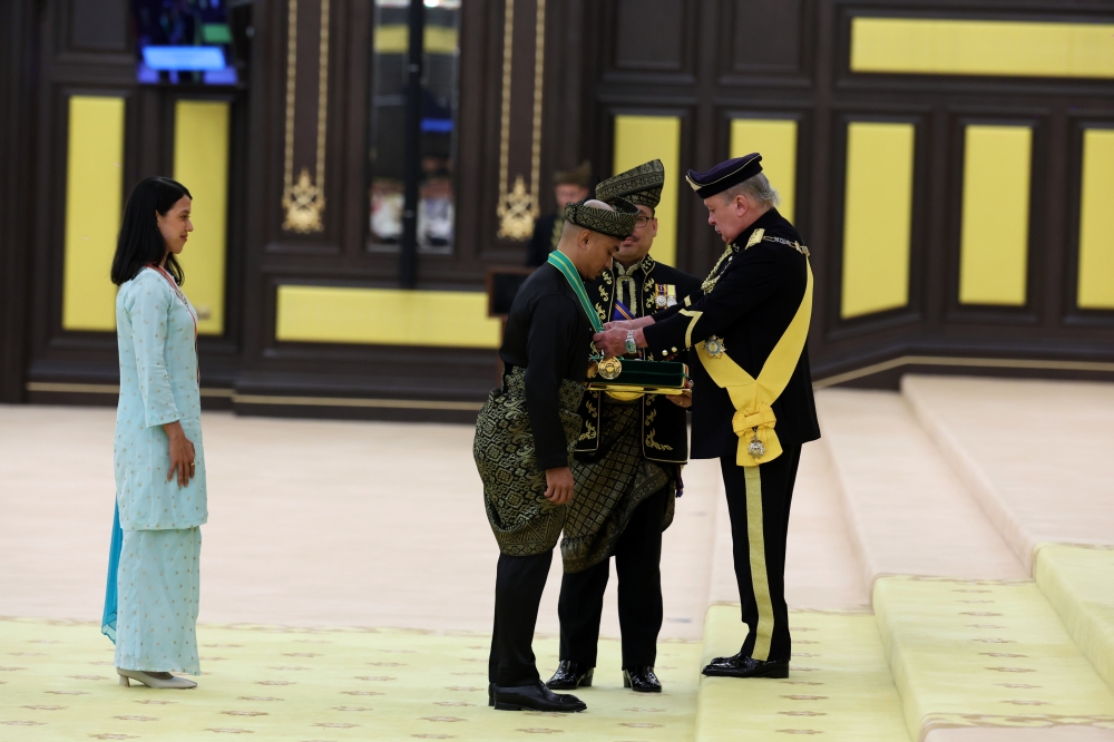 His Majesty Sultan Ibrahim, King of Malaysia, confers the Order of Merit (DB) on national track cycling champion Datuk Mohd Azizulhasni Awang at the Presentation and Conferment of Federal Orders, Stars and Medals 2026 in conjunction with His Majesty's Official Birthday at Istana Negara June 1, 2026. — Bernama pic
