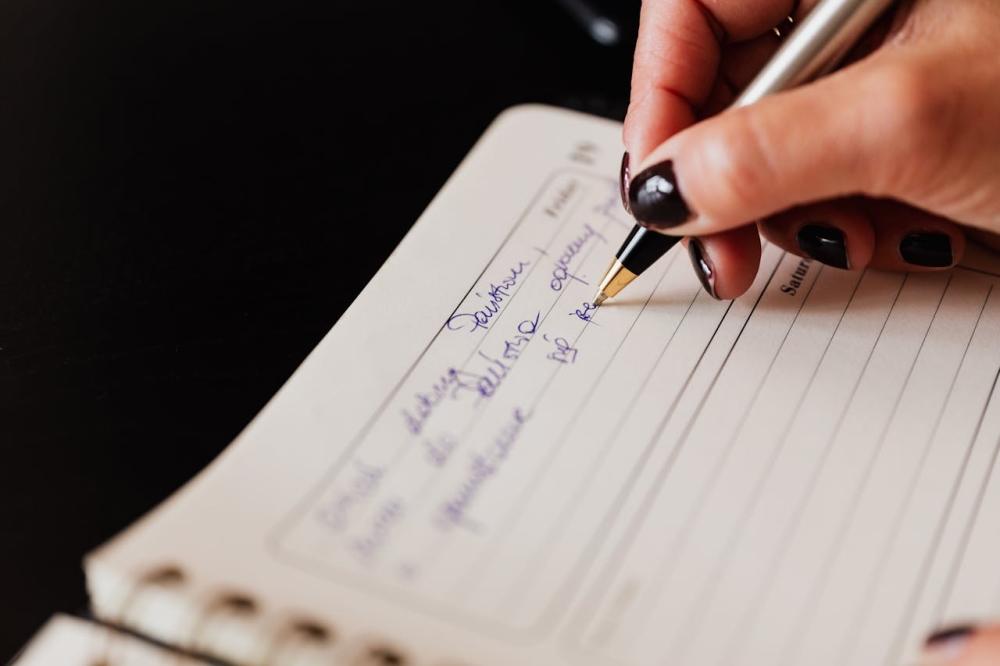 When we write by hand during meetings or while thinking through a problem, we cannot capture everything verbatim. We are forced to prioritise, to interpret and to synthesise in real time. — Pexels pic