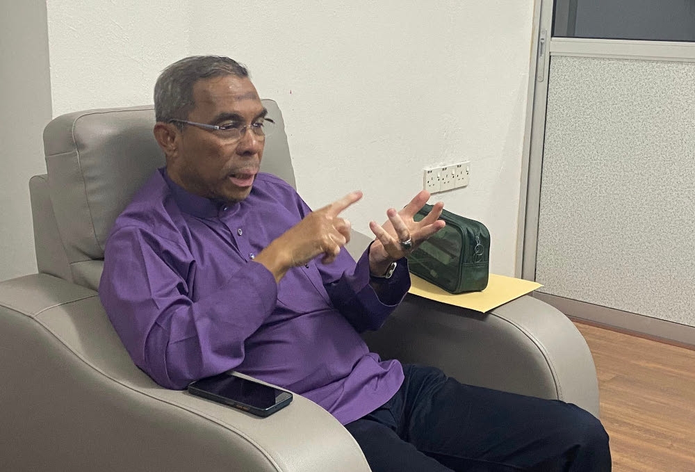 Beruas Umno chief denies slapping Nik Aziz’s grandson, says only ‘touched cheek’