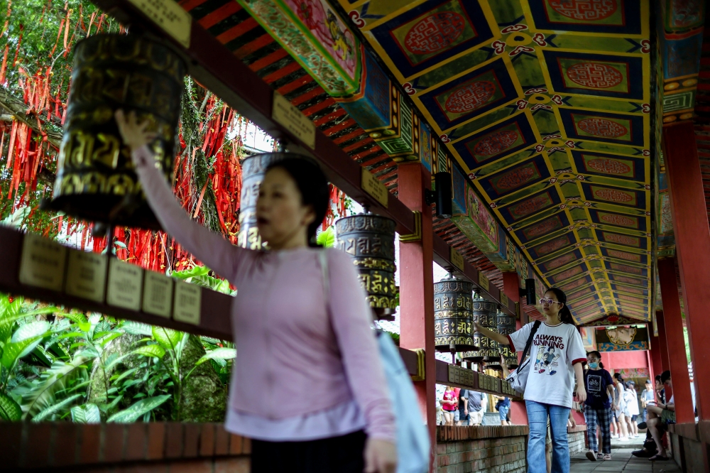 To get to the Bamboo Garden, visitors can head straight to the location which is the first stop at Putuo Village. From the Guanyin Temple, visitors have to walk through a paved path decorated with Confucius’ wise words and Buddhist symbols. What starts as a leisurely walk eventually turns into a gentle climb to the top of the hill which is not too difficult, but enough to leave those who are not used to exercise out of breath. — Bernama pic