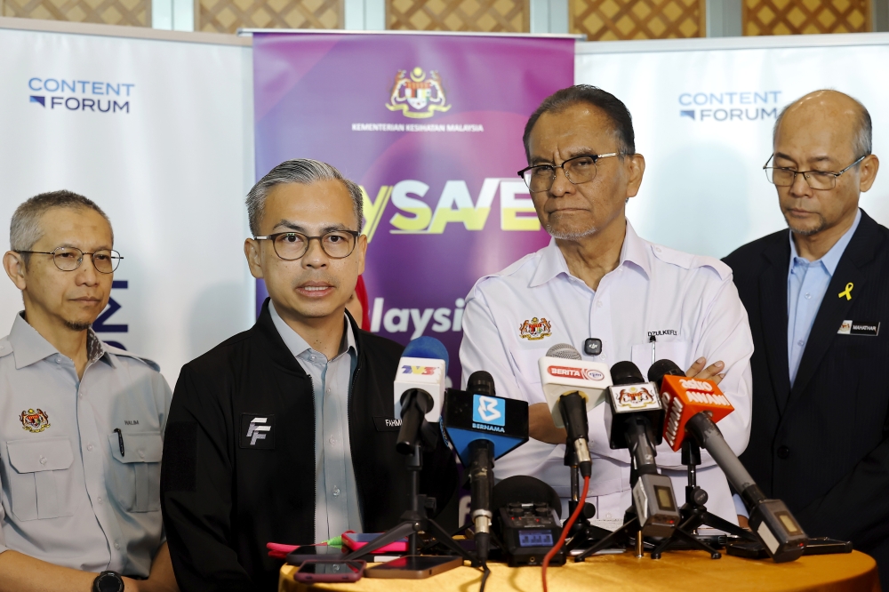‘Don’t burn bridges’: Fahmi, Dzulkefly caution against shutting doors in politics