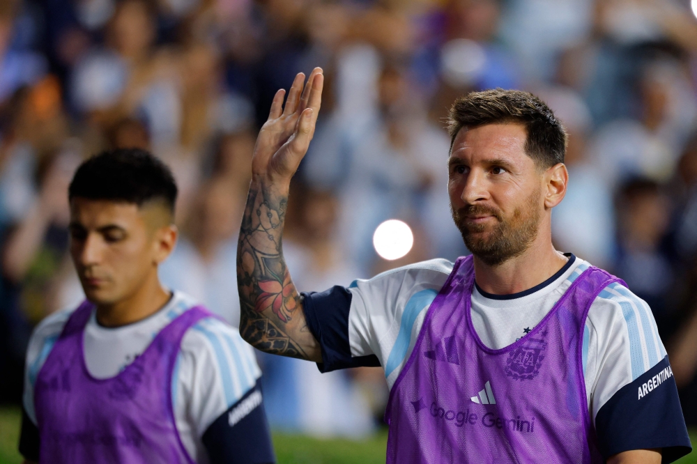 Messi returns to bench as World Cup build-up hit by referee visa row and Mexico City protests