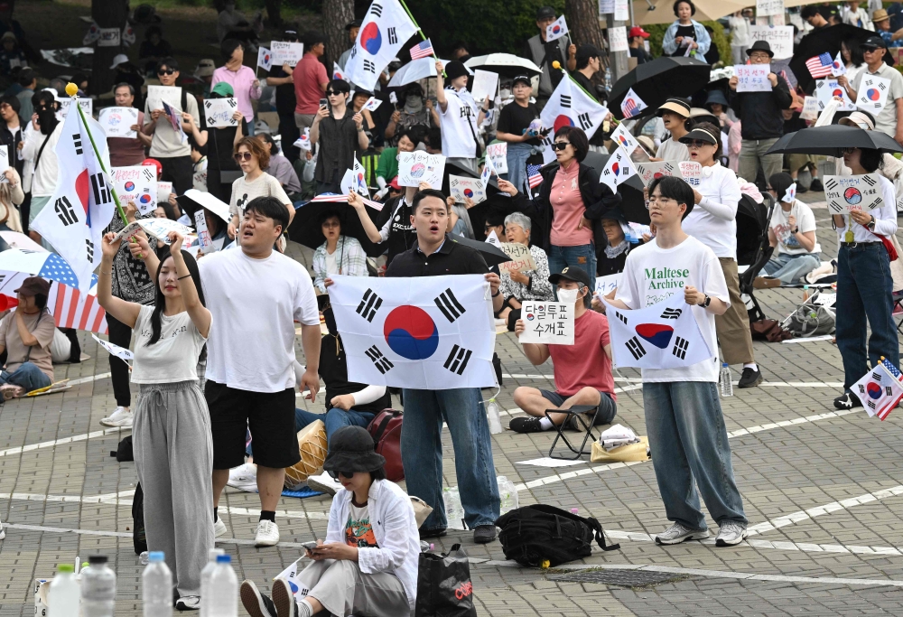 Anger grows in South Korea over ballot shortages as students plan nationwide protests