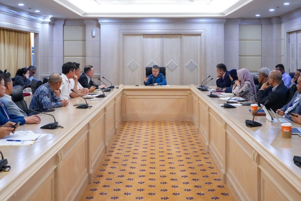Finance Ministry leads push to stop illegal foreign goods and businesses and protect Malaysian jobs