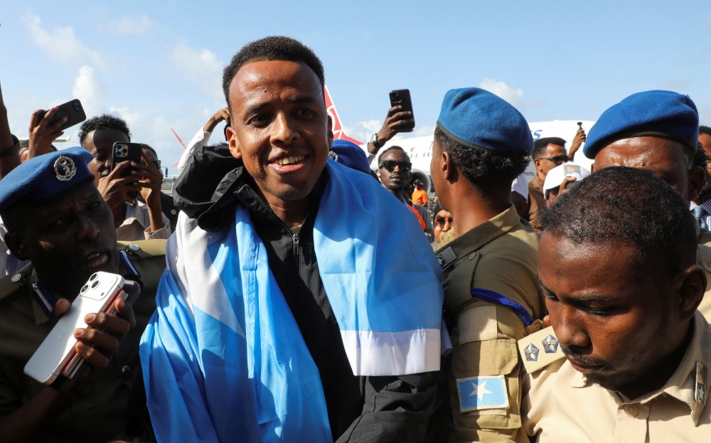 Denied US entry, Somali referee Omar Artan receives hero’s w