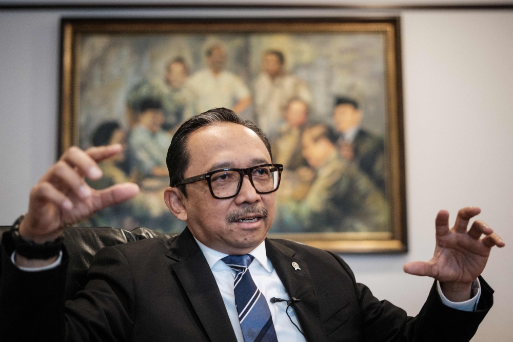 Indonesia says economic pressures remain manageable despite rupiah slump
