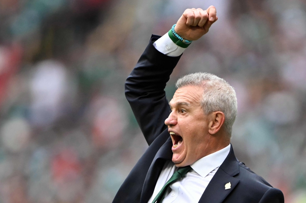 Aguirre dice que México superó los nervios y los calambres para conseguir su primera victoria en la apertura de la Copa del mundo