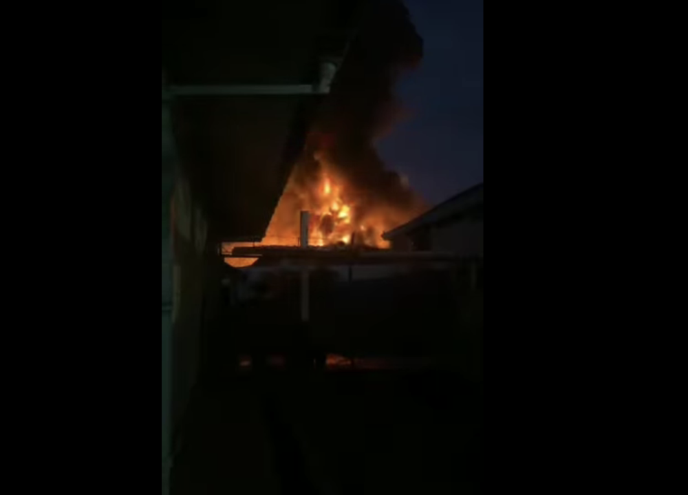 Early morning fire hits Gebeng waste plant, smoke visible across Kuantan (VIDEO)