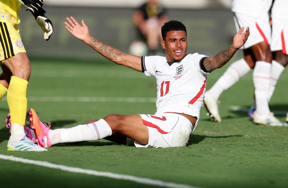 Balls and boots missing: England hit by equipment theft en route to World Cup training in Kansas City