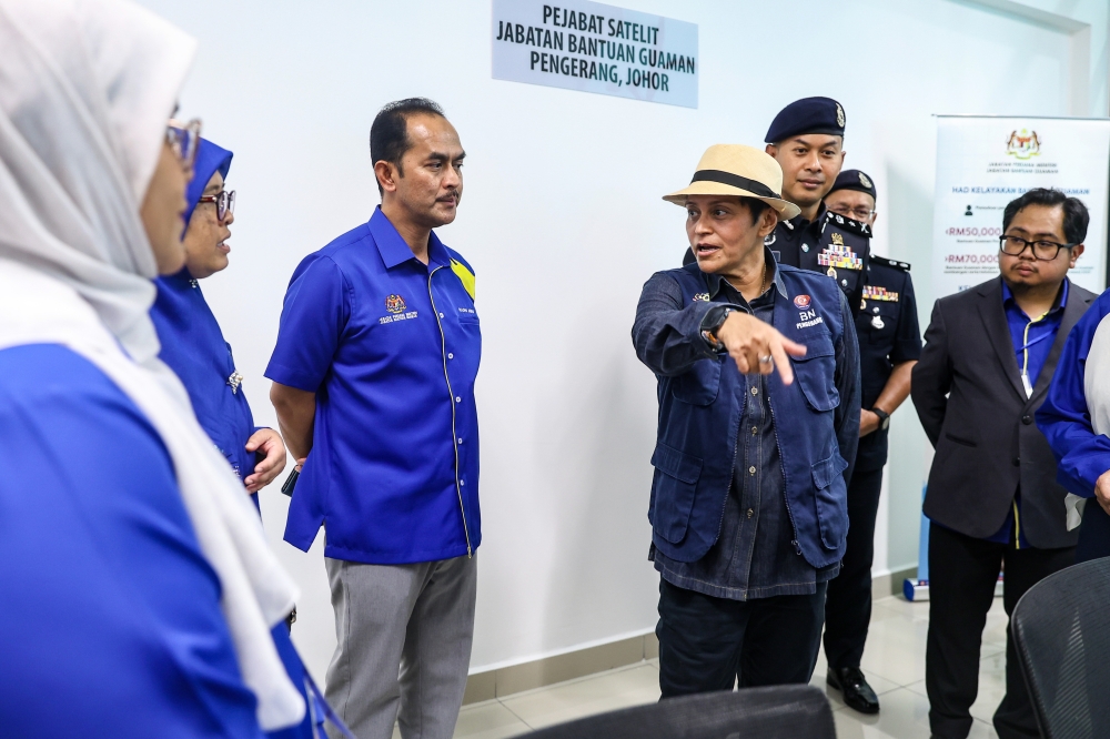 Johor voters should judge candidates by service and commitment, says Azalina