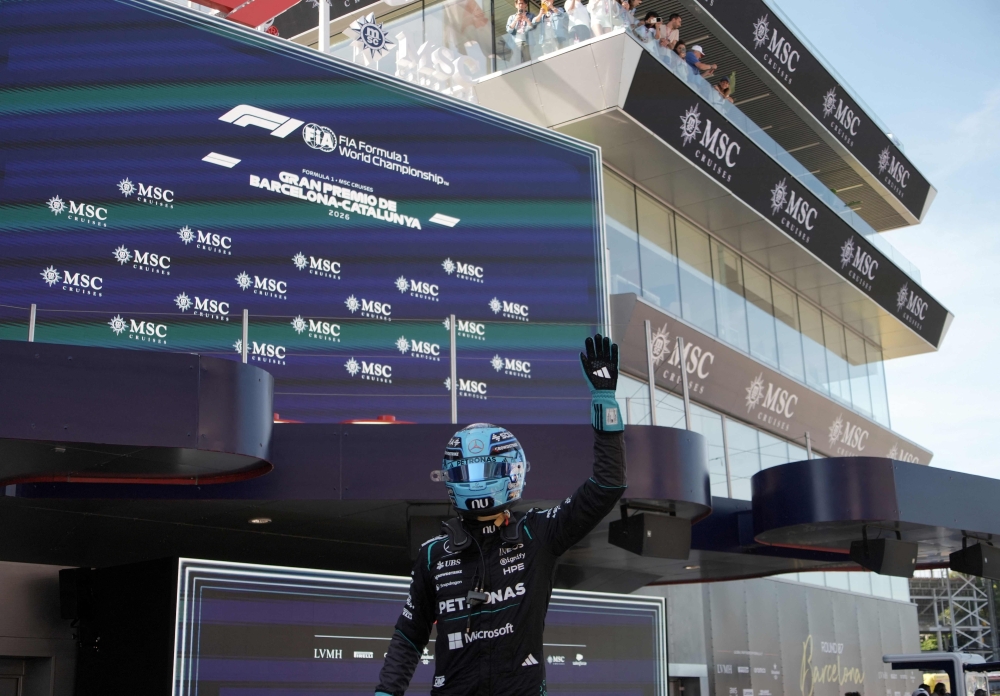 George Russell claims pole for Barcelona GP as Hamilton stunts Antonelli’s front row bid