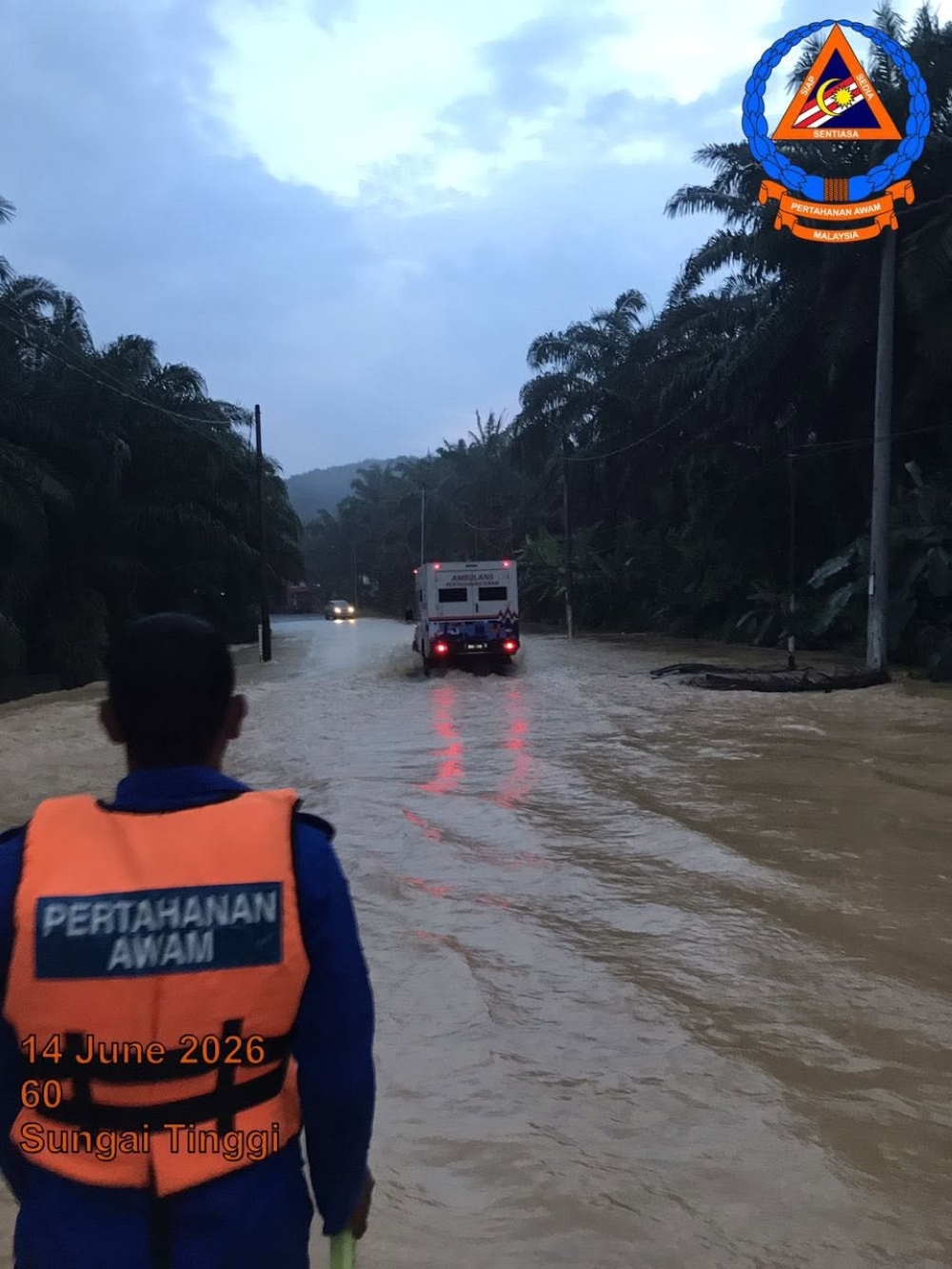 Flood evacuees in Perak surge overnight, 92 people from 33 families housed at two centres