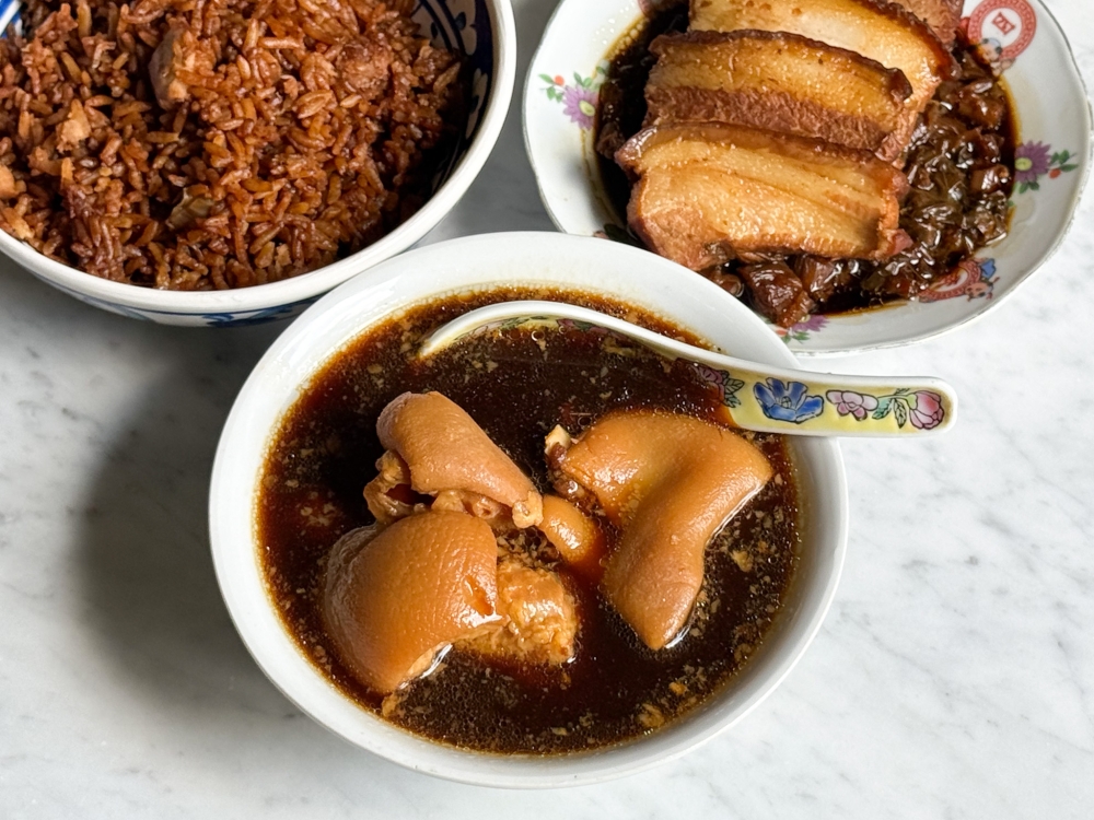 Plenty of brown food, including Yam Rice, Braised Pork Belly with Mustard Greens and a decent Vinegar Pork Trotters — Picture by Lee Khang Yi
