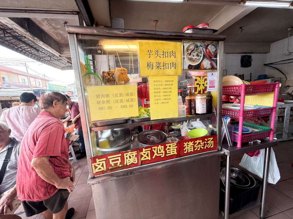 Find this stall right at the back of the coffee shop — Picture by Lee Khang Yi