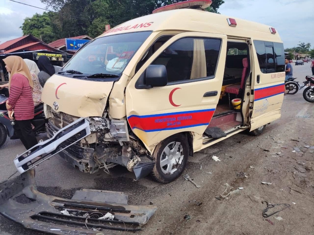 Collision with ambulances kills unlicensed teen motorcyclist in Terengganu