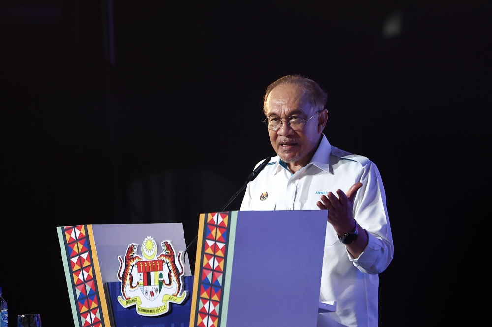 Austrian chipmaker AT&S to invest up to RM9.4b more in Kulim, boosting Malaysia’s semiconductor ambitions, says Anwar