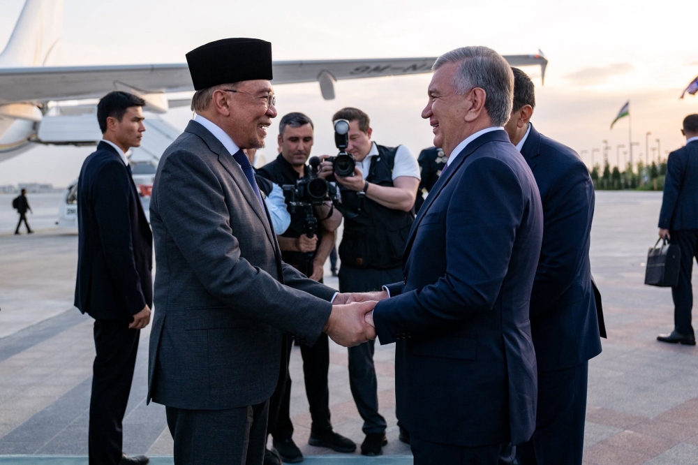 PM Anwar, Uzbekistan president discuss energy, trade, halal industry and tourism during Tashkent transit stop