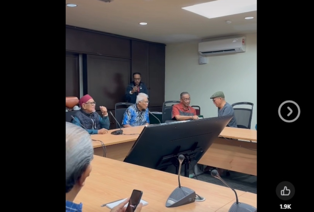 Hamzah Zainudin attends PAS-hosted Opposition MPs’ meeting in Kuala Lumpur