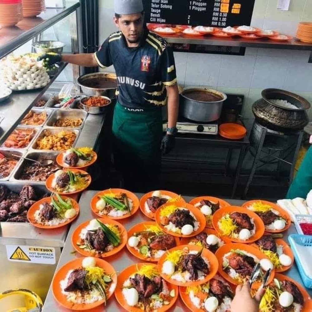 Five under-RM10 lunches that Ipoh’s delivery riders swear by (VIDEO)