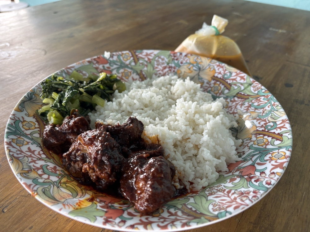 Nelson King Briyani in Taman Mas in Ipoh, Perak offers RM5 meals which includes rice, a choice of chicken, vegetables and curry. — Picture by John Bunyan