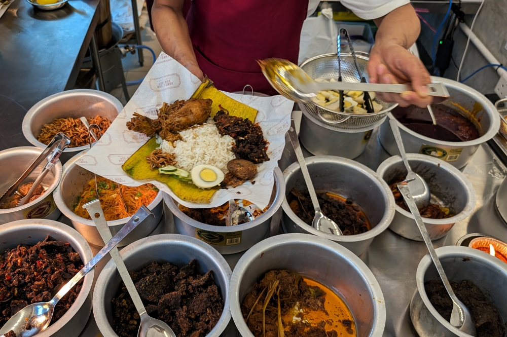 Nasi Lemak Pak Man is Damansara Utama’s newest spot for ‘nasi lemak’, with satisfying ‘sambal paru’ and ‘rendang ayam’