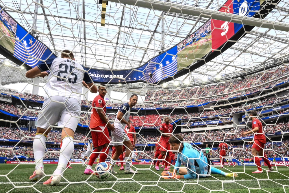 Suiza aplasta a Bosnia 4-1 mientras Sudáfrica empata con los checos para mantenerse en la carrera por la Copa del mundo