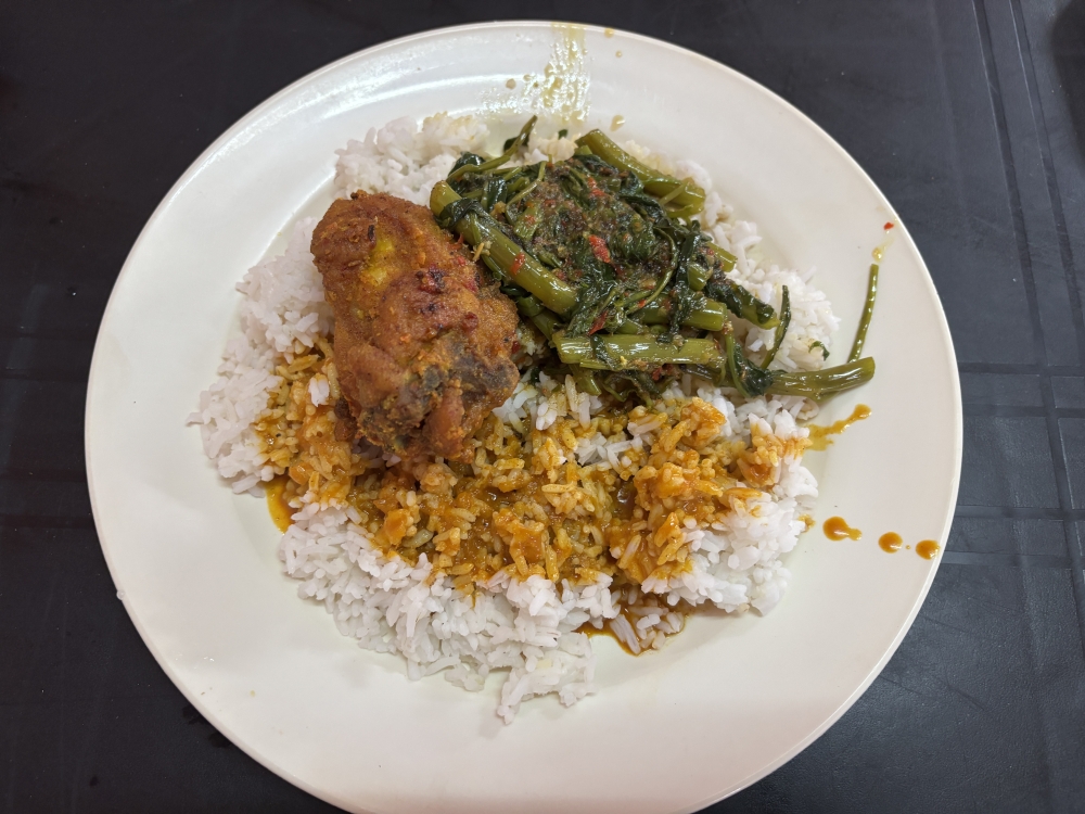 3 Generation Restaurant in Tanjung Rambutan, Ipoh, serves a basic RM3 lunch comprising rice, a piece of fried or soy sauce chicken, vegetables and curry. — Picture by John Bunyan