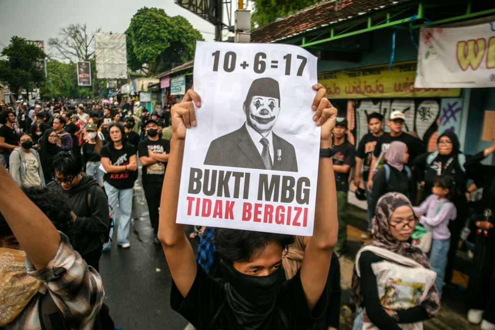 Indonesia’s free meal programme hits roadblocks amid protests, food poisoning, and corruption