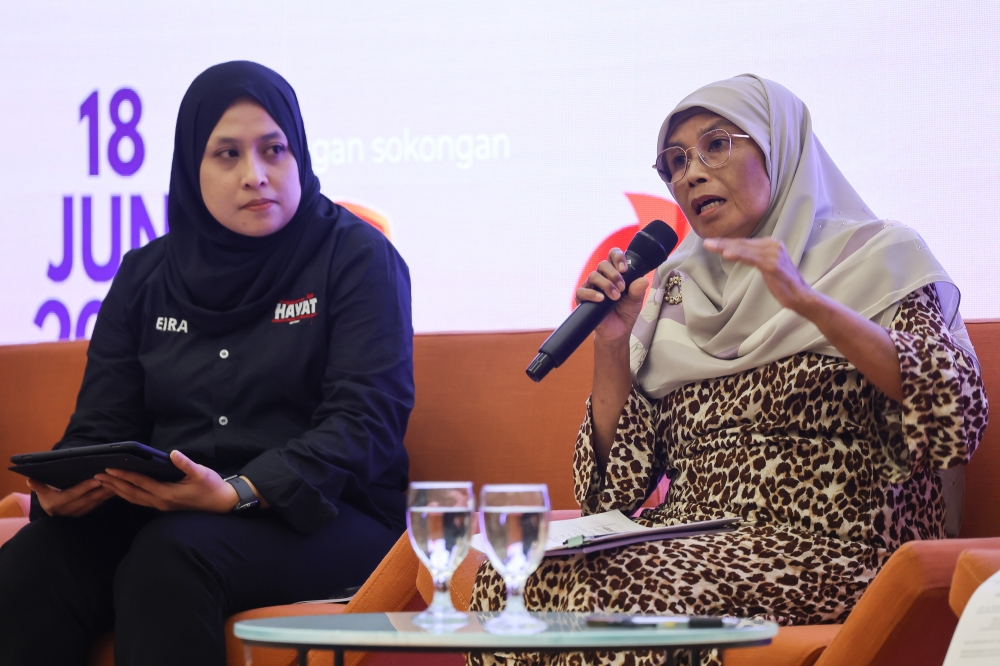 At a SIS Forum (Malaysia) forum, KSIT chairman Siti Hajar Mohd Ali said Muslim men should be required to pay monthly child support immediately after divorce. — Picture by Yusof Isa