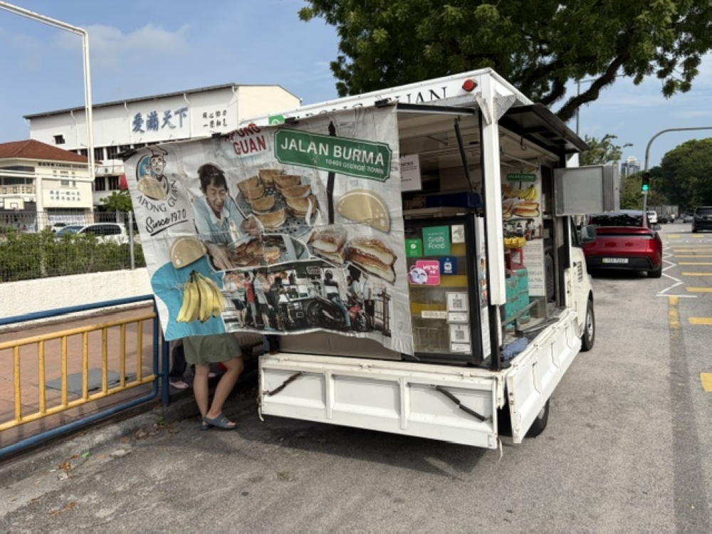 Le célèbre stand penangais Apong Guan est prêt à conquérir les cœurs (et les estomacs !) de KL, un 'apom' à la fois, dès août