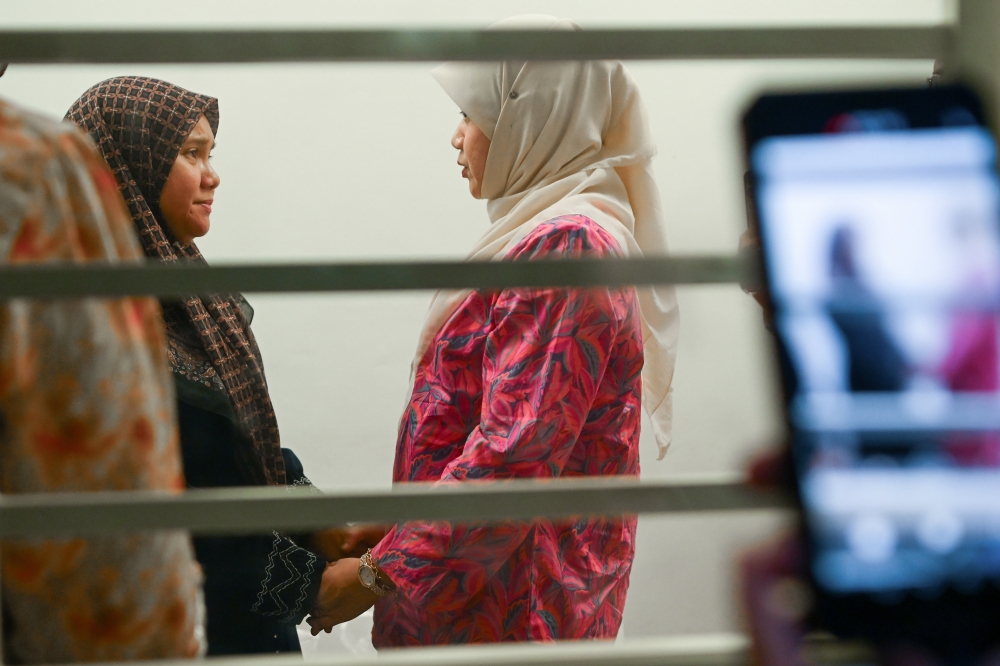 Minister Fadhlina calls for sensitivity and respect in case of Seremban student death