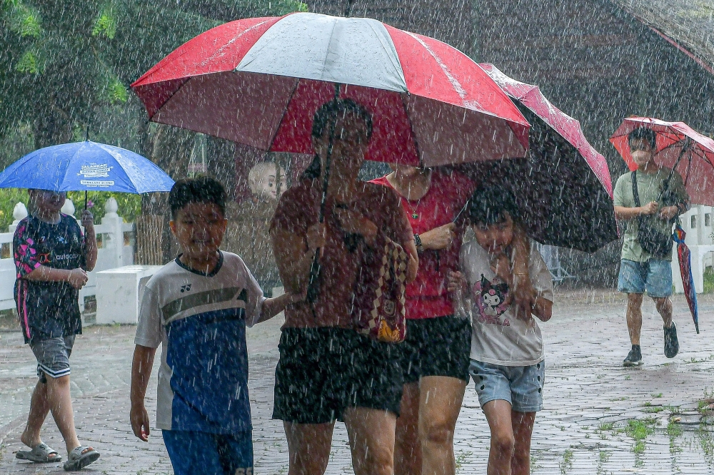 Wet and windy: Heavy rain alert out Johor, Sarawak and Labuan