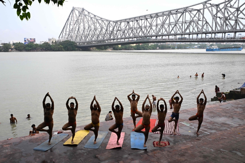 More than asanas: Indian guru urges broader view of yoga
