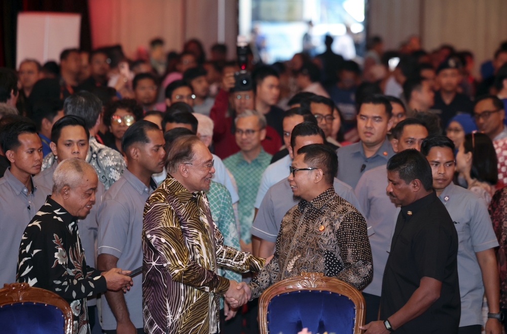 PRIME MINISTER ARRIVES TO OFFICIATE HAWANA 2026 CELEBRATIONAnwar to present HAWANA prizes, special awards to journalists at PICCA Convention Centre