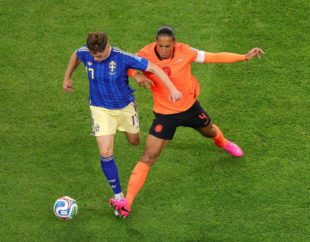 Houston sees Netherlands thrash Sweden 5-1 in World Cup spectacle