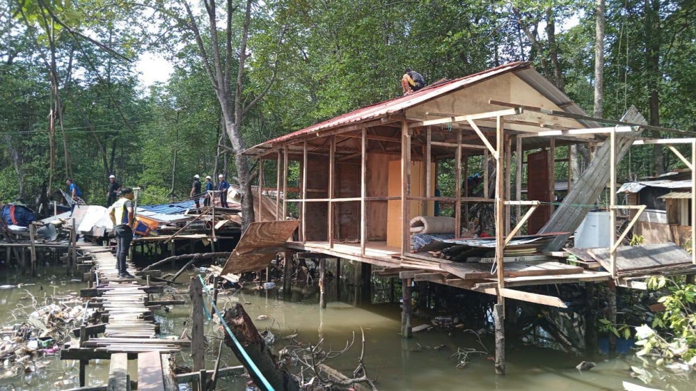 Illegal Alamesra colony torn down as DBKK demolishes 38 squatter homes, flags 112 more in mangrove zone