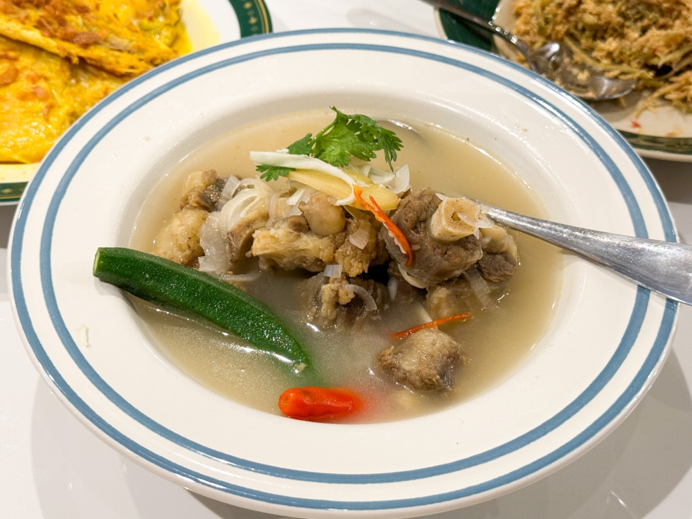 Singgang Oxtail has a gentle sourness that refreshes the palate as you nibble on the tender meat. — Pictures by Lee Khang Yi