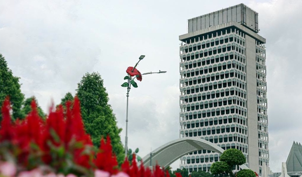 Eight bills receive royal assent from King, Speaker Johari announces in Dewan Rakyat