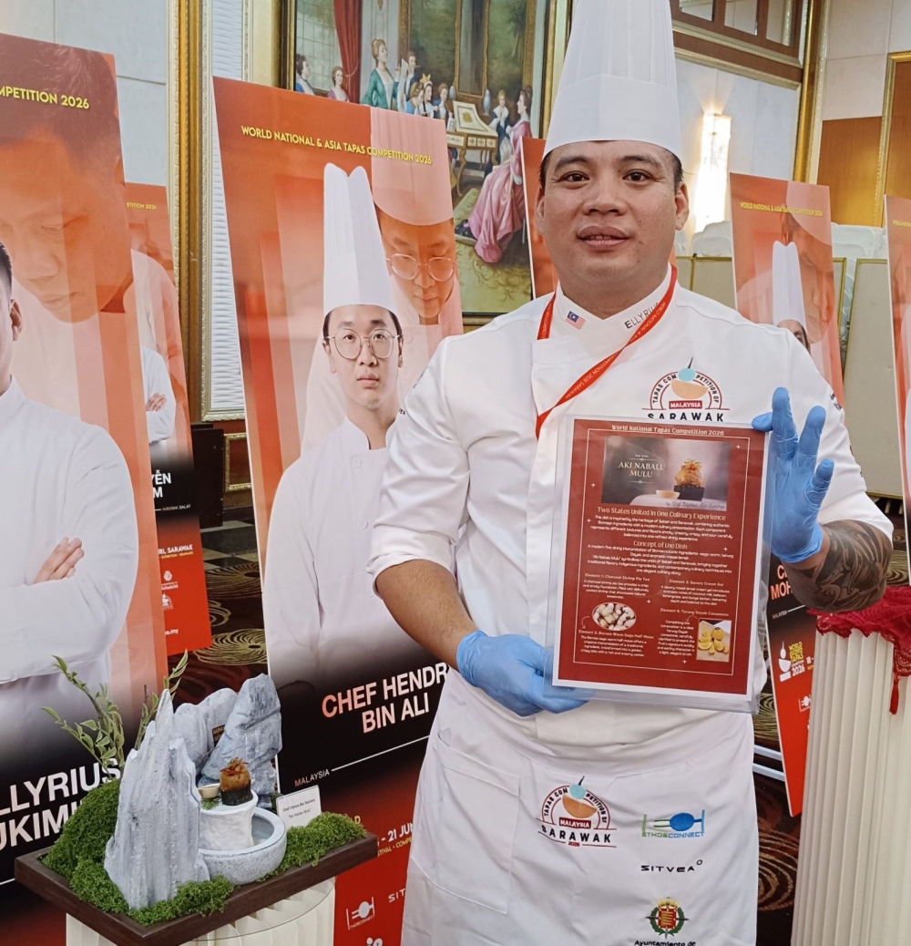 Ellyrius came in second by elevating the sago grub as a tapas dish. — The Borneo Post pic
